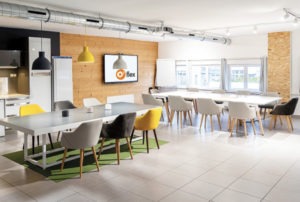 Salle O2 Flex avec un espace cuisine pour toutes les animations - Equilibre harmonieux travail et personnel 